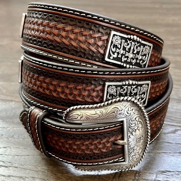 Nocona Genuine Embossed Leather,cross conchos,removable silvertone tooled buckle - Picture 1 of 15